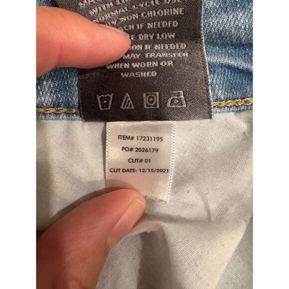 Torrid Boyfriend Straight Distressed Jeans 18 Short - EUC - Picture 9 of 11